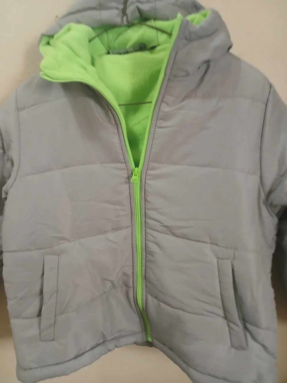 Brand New Size 7/8Kids Hooded Puffer Jacket in Light Gray with Lime Green Lining